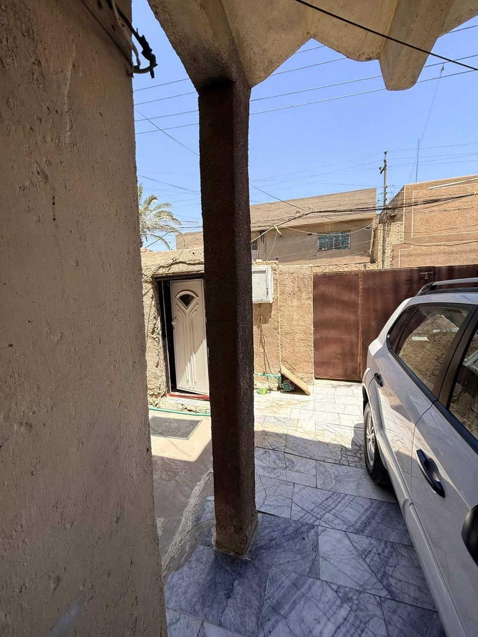 بيت مساحه 120م الواجه 6النزال 20
في منطقة الشهداء العبيدي الاولى ع شارع عريض وبيت عالي عن شارع بـ2متر 
يحتوى على
كراج وحمام خارجي
استقبال وصاله 
ومطبخ داخلي +غرفه نوم +حمام داخلي 
الطابق الثاني:
غرفه نوم+حمام +صاله فقط 
السعر 147م وبي مجال
 للتواصل
***********
