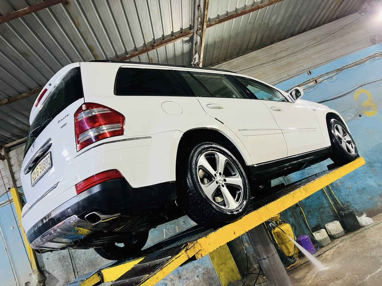 GL500.
2007 رقم سليمانيه
مكانه بغداد. مدينه الصدر 
فول مواصفات. معروفه 1*1
حداده عامه جديده مسويله 
ادامه كامله مكينه 8. عقل فوك 
سعره 120ورقه. 
***********
