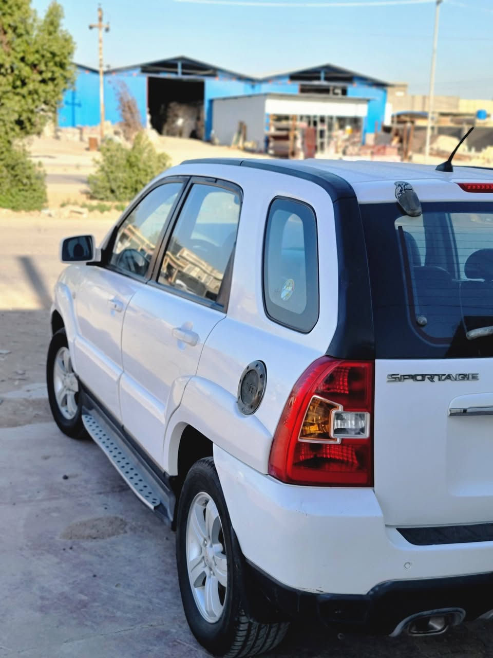 يالله السلام عليكم للبيع كيه سبورتج موديل 2009 خليجي سياره جديده وجاهزه عل اخير مال جناي مكينه كير حداديه تخم تاير كله جديد بيه صبغ بنيد ولباقي كفاله  السعر 107 وبيه مجال المكان بابل الهاشميه الرقم ***********
