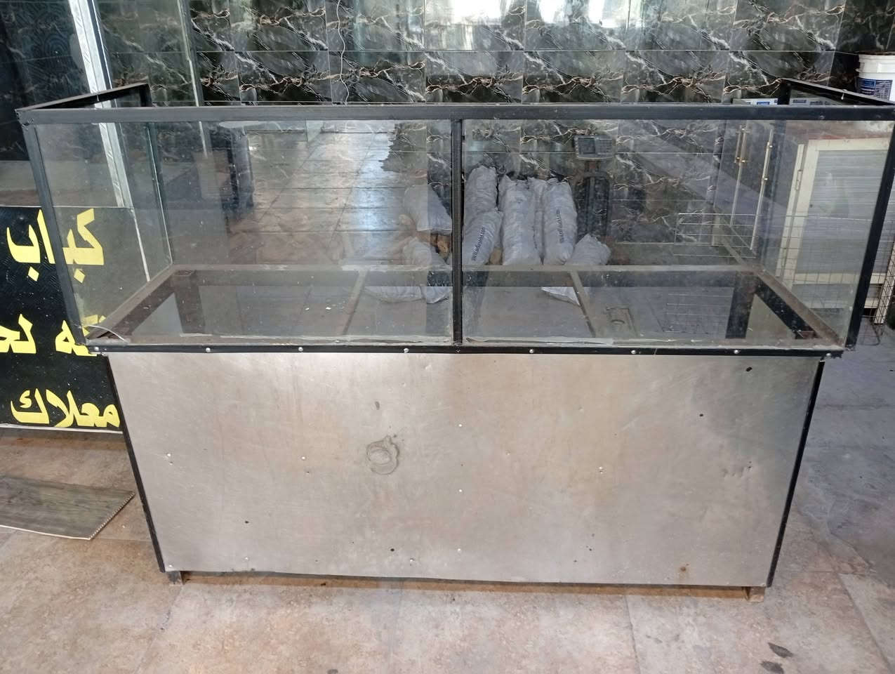 للبيع بغداد الدورة
***********
جامخانه مشاوي175الف
ميز عرض75الف
