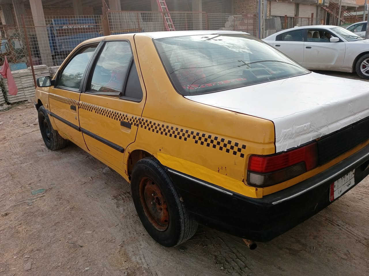 السلام عليكم بيجو روى للبيع مديل 2010 مكينه وكير خير من الله حداديه جديده طخم تاير جديد كهربائيات شغاله دواخل جدد رقم نجف الماني السعر 8 وبيها مجال ناصريه سوق الشيوخ ***********
