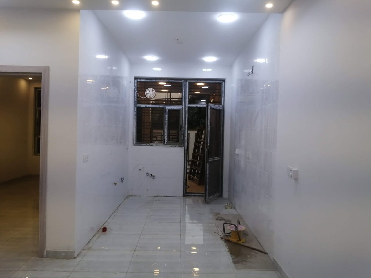 �✨ بيت للإيجار – اليرموك الداخلية / حي الضباط ✨🏡

📍 الموقع: خلف جامع أم الطبول

📐 المساحة: 200 متر

🛏️ 3 غرف نوم
🚿 غرفة ماستر بحمام داخلي
🛋️ صالة
🪑 صالة منفصلة
🍽️ مطبخ
🚪 مدخلين للبيت
🔸 باب مستقل للمطبخ
🔸 باب مستقل للصالة

🌟 بيت مناسب للعوائل ويوفر الراحة والخصوصية 🌟

📞 للاستفسار والاتصال:
***********
