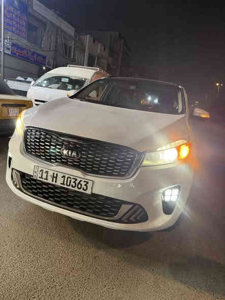 السلام عليكم سورنتو للبيع موديل 2017 فول مواصفات للاخير 
مكينه 6 اسلندر 
تبريد 3 قطع 
سبعه راكب 
السياره مصبوغه احزام وعندي تصوير الصبغ اثر طخطخات 
بدون دواخل 
كفاله من الكص 
كفاله لغد وشاصي 
السياره بسمي مكانه بغداد 
180 وبيه مجال قليل 
موبايل 
***********
