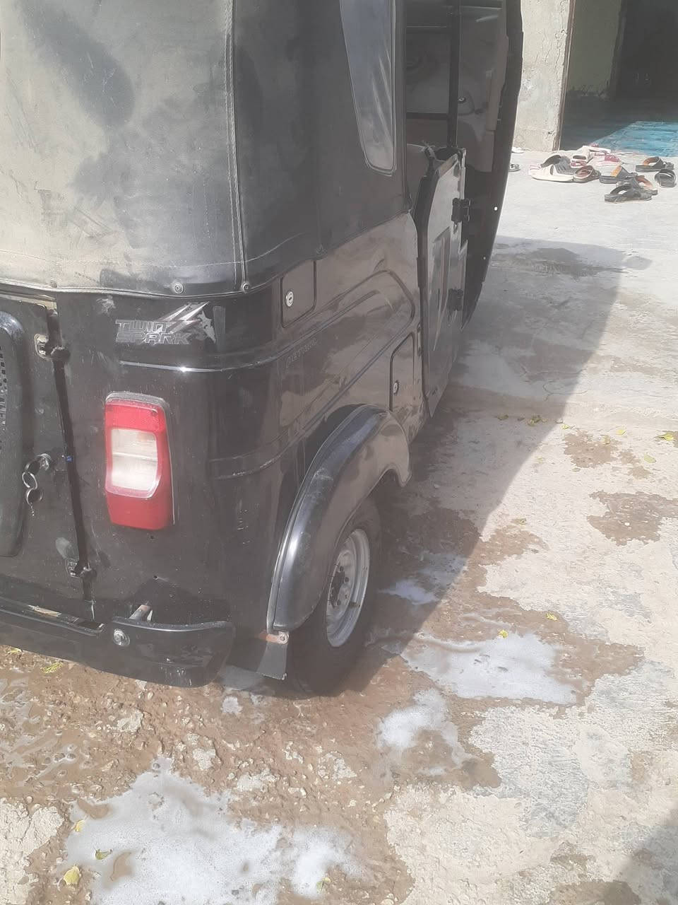 سلام عليكم تك تك للبيع موديل 22 كفاله عامه رقم ***********
