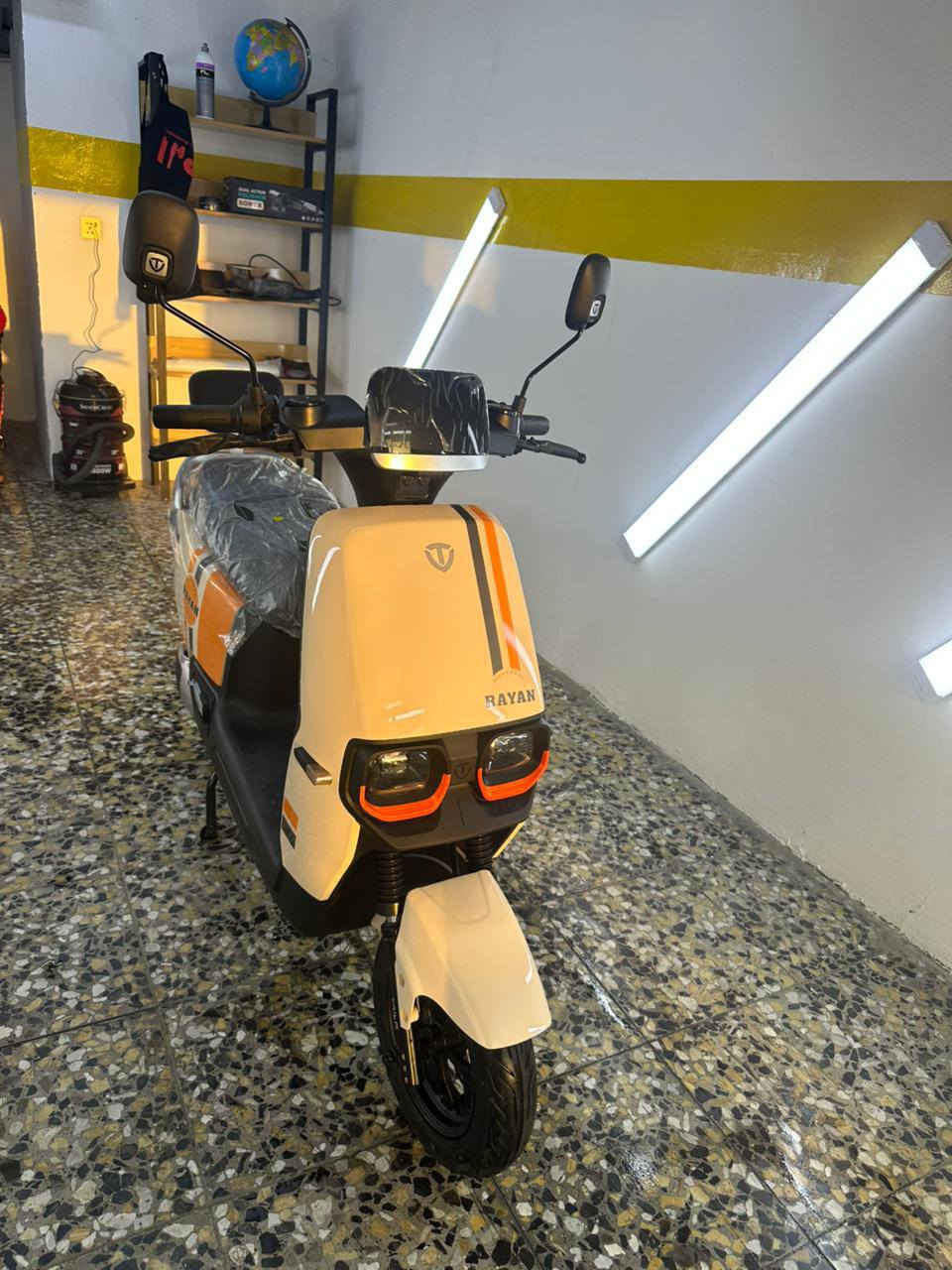 للبيع دراجه جديده شهر من نازله سعهرها 850 وبيها مجال قليل عنوان بغداد حي القاهره رقم صاحب دراجه ***********
