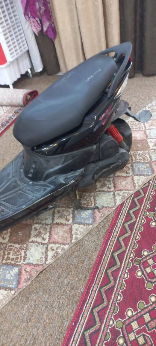 دراجه ماكس مضلع للبيع دراجه حاويه منزله عله يدي دراجه ما مفتوجه نضافه شوفت عينك بيه كلجات رياضي مكاتبه ورقت وكيل بيه ويل رياضي امامي كلشي بيه شغال مختمه كله ختم واحد ويه المكينه التواصل عله واتساب او تصال بل رقم *********** المو شراي لا يتعبني ويتعب روحه السعر خاص مكان دوانيه شافعيه
