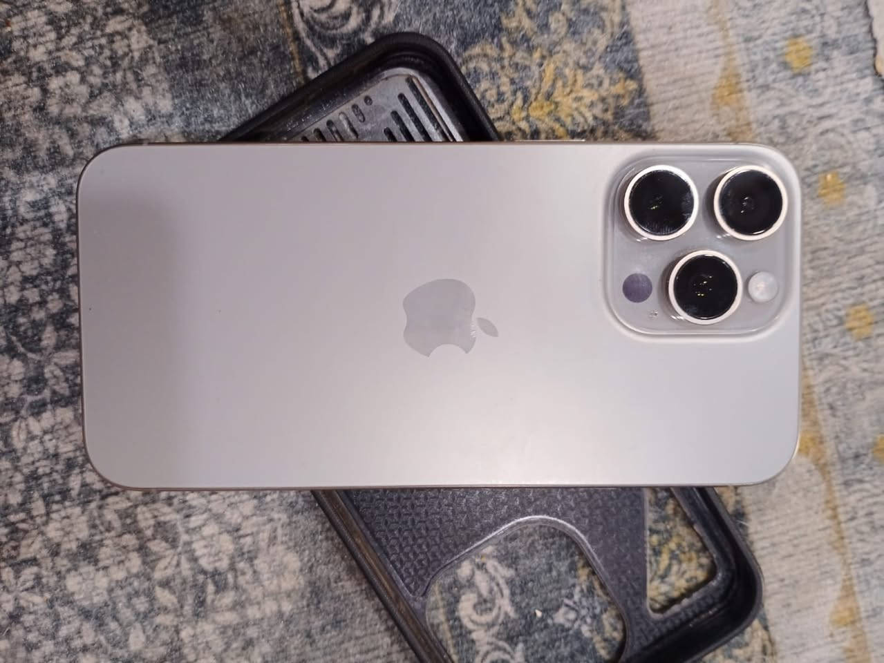 ايفون ١٥برو ماكس بطاريه٩١ ذاكره٢٥٦ الجهاز مامفتوح تفحص النديه كله +بي كسر بلبلازمه تصليه ب١٥٠ بمكتب ابل ستور +كامل ملحقاته نهايته الجهاز ٧٥٠) مكاني قضاء المنديه***********
