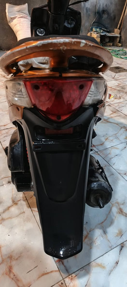 دراجه جي فايف الحديث نضيفه شغاله هندر سلف لايت عالي ناصي والوان دبل اشاره  مكينه ناعمه ماتنسمع مابيها ايي نقص الكفرات والشاصي ختم واحد والدراجه احلئ من الصور  ماناقصها شي رقمي *********** سعرها 300 وبيها مجال
