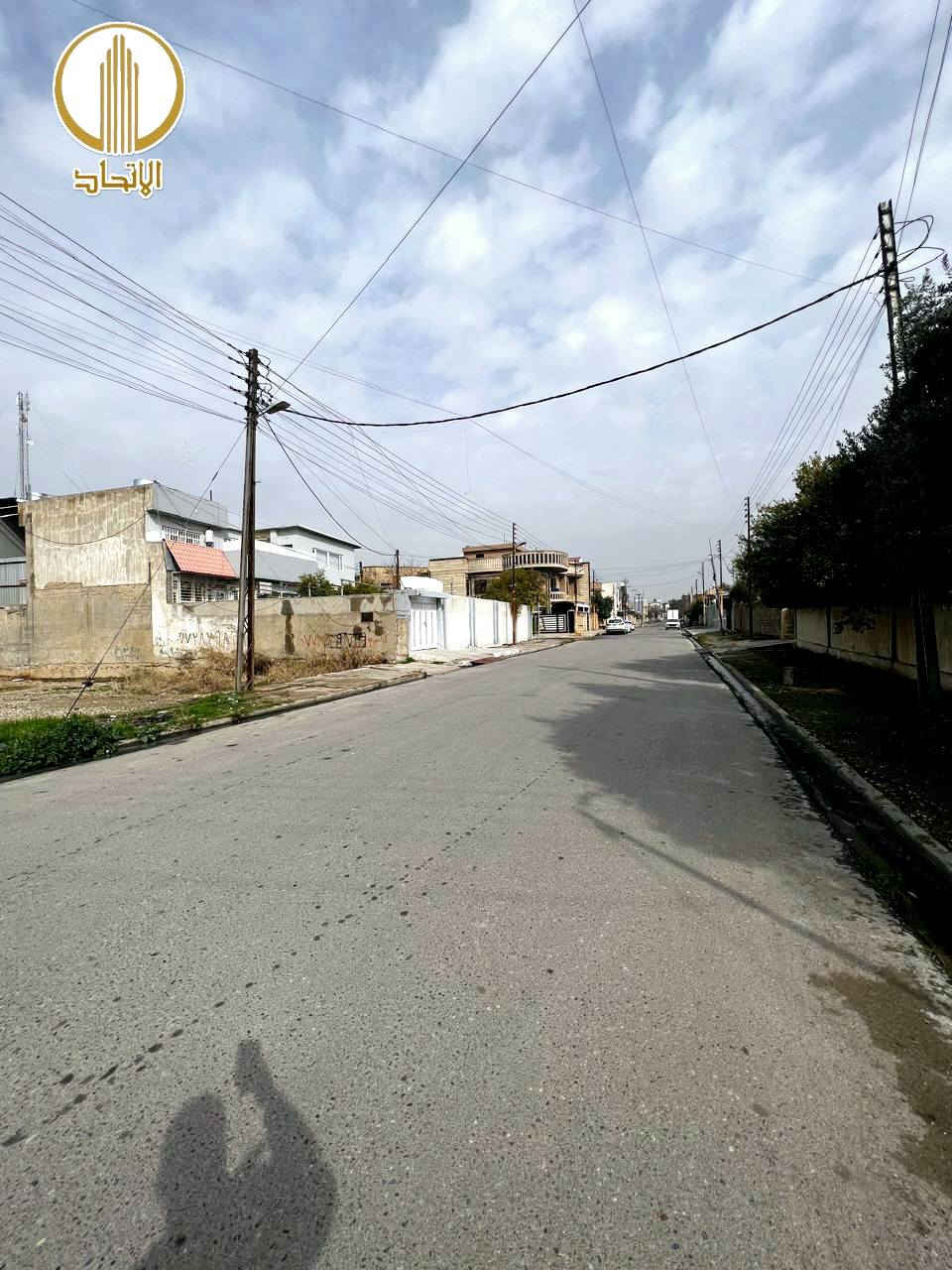 #مكتب_الاتحاد_للعقار   
 🏛⭐️ارض للبيع  أو المعارضة ⭐️حي القادسية الاولى⭐️🏛
⬅️️ مساحـة 663متر  

⬅️️الابعاد 21.5متر ❌️ 26.5متر

⬅️ الإتجاه شروق قبلة

⬅️تقع على شارعين بعرض 20متر

⬅️ممكن بيع حسب الطلب

⬅️سند طابو ملك صرف 

⬅️بسم شخص تحويل مباشر 

تفاصيل اكثر يرجى مراجعة المكتب
_____________________________ 
         مكتب الاتحـــاد للعقار 
الفرع الاول : شارع المصارف الرئيسي 
الفرع الثاني: الصديق بداية سايدين البحرين 
           *********** 
                      🏛
           ***********
         م.عبدالرحمن العبيدي
