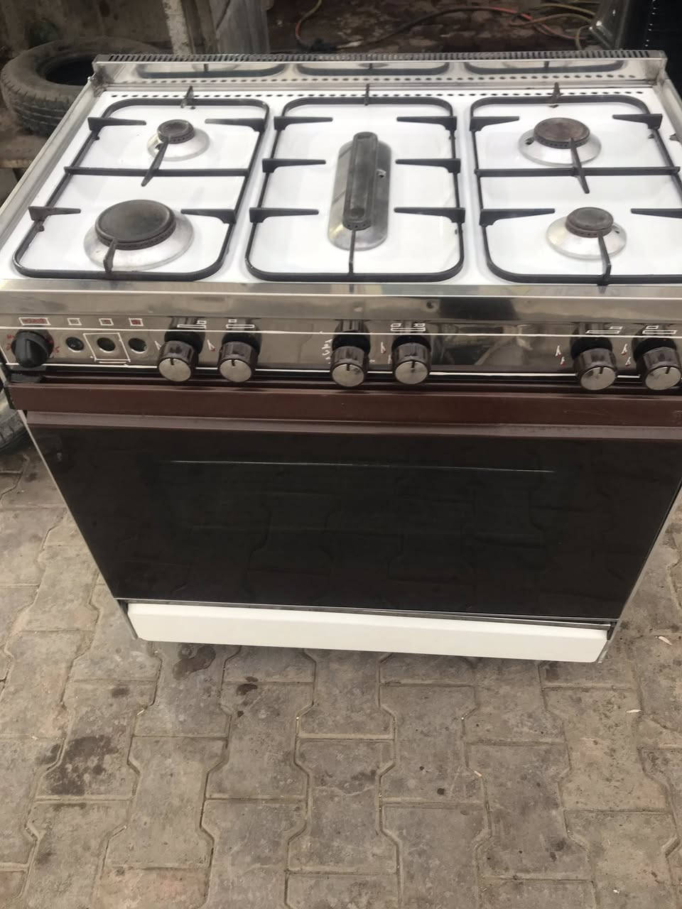 طباخ عشتار كله شغال عل فحص العنوان بغداد مدينه الصدر سعر ١٣٠ رقمي ***********
