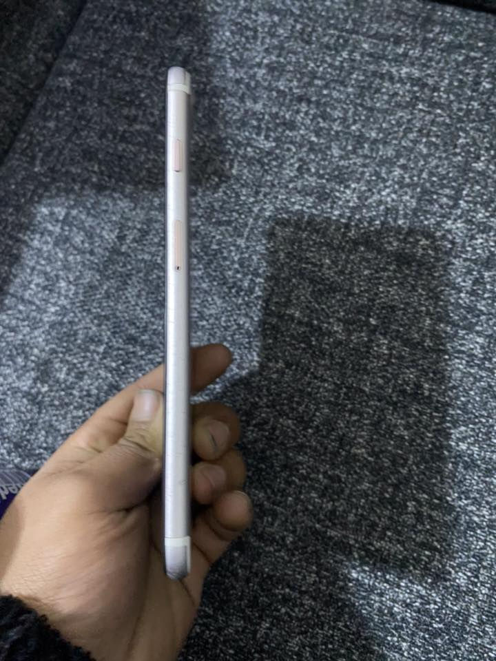 يفون 7 بلاص ذاكرة 128 كامل شغال سيمكارت بصمه جهاز كامل شغال سعره 80 وبي مجال ***********
