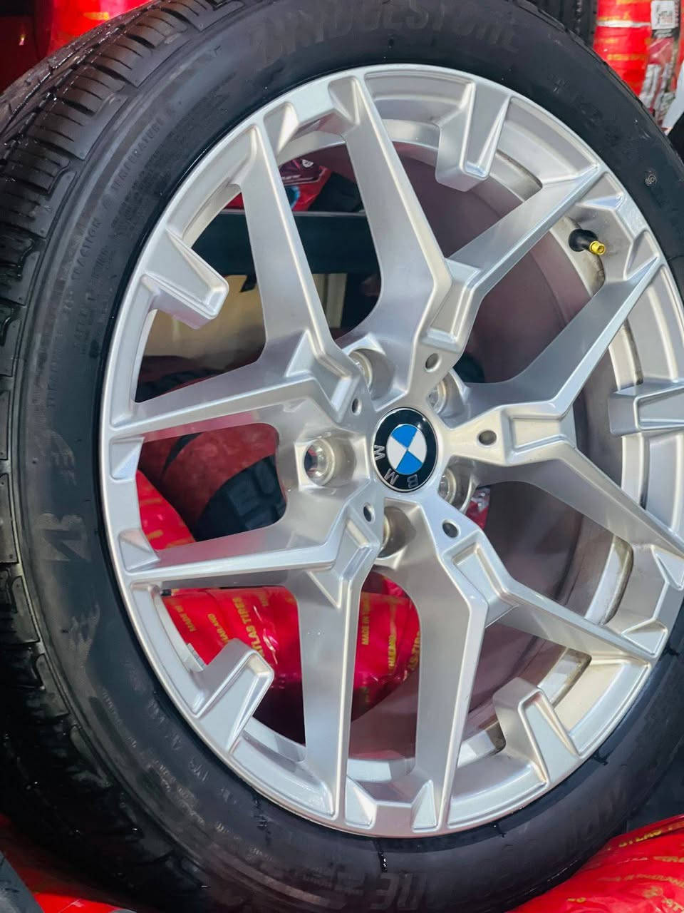 السلام عليكم ويلات اصليه حجم 18
بي ام
اطار برجستون
225 45 18
***********
