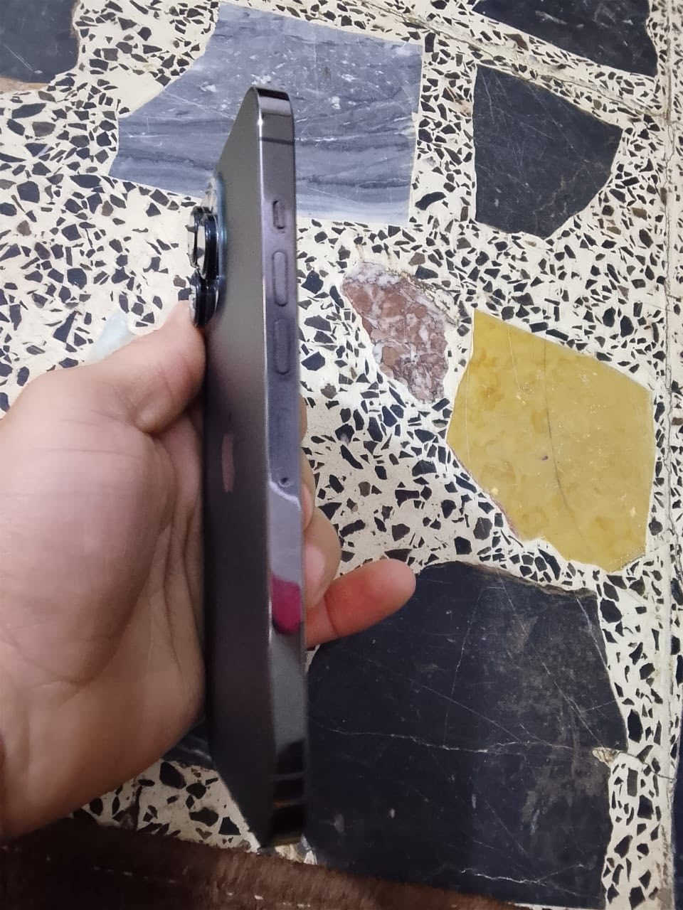 سلام عليكم أيفون 📱 13برو ماكس مريكي نضيف التلفون الذاكرة 256 البطارية 83 بلادي التلفون ما مفتوح ولا مصلح ويا الشاحن مالت السعر 700 لف وبي مجال بصيط المكان بغداد الرقم ***********
