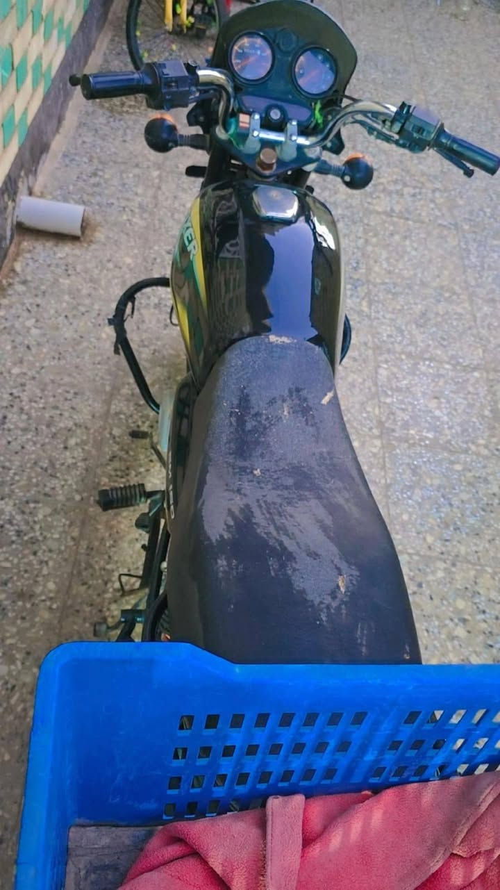 اوراق اصليه دراجه بوكسر 
حي العسكري العابد
***********
السعر مليونين وميه وخمسين وبيه مجا
