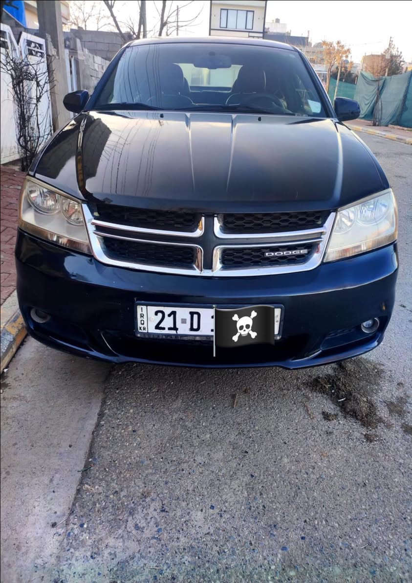 دوج افينجر مۆديل 2011 چوار بستون(2.4) فول فول مواصفات رةنگي رةش 
سئ پارچةي بةس پةمپة لةسةر كال بونةوة دةعمي نية سةقفيشي كالبونةوة هةية لةزگةم ليداوة يةك پارجة لةرةنگي خوي
مواصةفات كوشن جلدو هيتةرو كارةباي .ئاوينة كارةباي دژةفولو هيتةر .بيلاد شاشةية.ماركةي سةماعةكاني bostona و زايدةن usb.سةيارةكة بيلاد شةغالة  لةدورةوة ئيشي پي ئةكةي. سلايدە و لايت ئۆتۆية.تايةي لوكة تةبريد گةرمي تةقةو رةقة كامل بةشةرت كارةبايات هةمووي لةسةر دةقي شةريكةية. سةيارةكة 140 هةزار ميل روشتوة .دوجامي پيشةوة اوتوية سةنةوي تا 2029  تازةية.  داواي 83 گةلاو معامةلةيةكي كةم  هةموو زانياريكانم داناوة ***********  ناونيشان سليماني بازيان السليمانية, العراق
