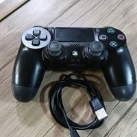 بليستيشن ٤ مستعمل بجودة جيدة جدا معا يدة جديدة لم تستخدم غير اصلية ايض...