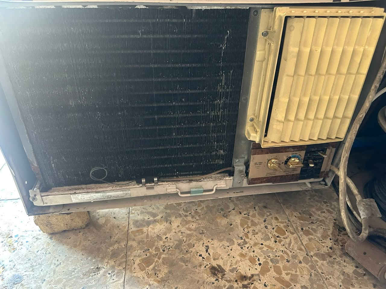 مكيفات ٢ طن وواحد طن نظيفات شغالات على الفحص مداخل تصليح جبسون وميديا والجي ورافع قدره ٣٠ امبير  للستفسار تواصل واتساب ***********
