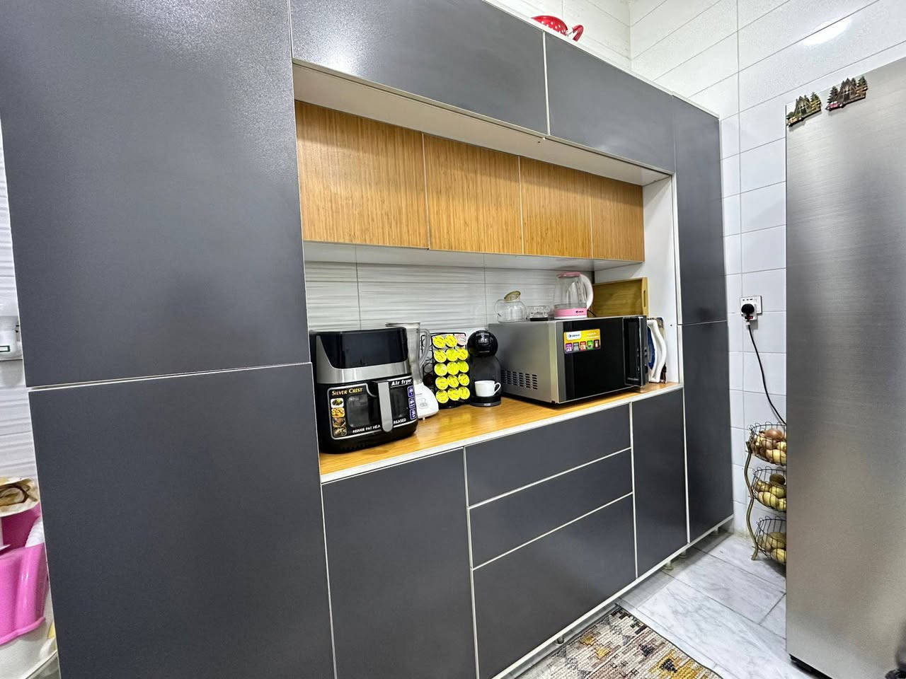 السلام عليكم🤚
كاونتر نضيف جدآ جدآ لون حلو مرتب تصميم حديث استعمال قليل 
 للتفاصيل اكثر الاتصال على هذا الرقم ***********👍
