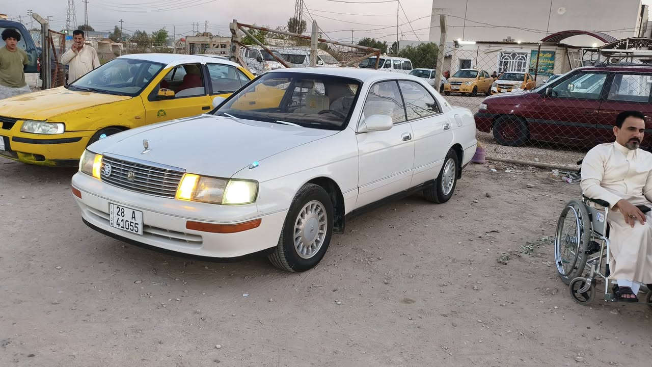 * تويوتا كراون بطه 
* ⁠ 
* ⁠موديل 93 /متصل/ 
* ⁠السياره  /  رقم نجف نكليزي 
* ⁠ السنوية لغاية 2030
* تخم تاير جديد 
* ⁠كير  مكينه بيهه صوت براص قليل
* كهربائيات كلها شغالة  
* ⁠سنتر لوك تفتيح تقفيل
* كفاله عامة من الضربة والخياس ولكص
ولصوليات سوناره بلجكمجه
* غرفة بلاديه - كشنات بلاديه - دشبول جديد - 
* ⁠محرك 2،500 جديد أصل لوي ما محور 
• صدر امامي خلفي كله جديد
* دواخله كلها جديدة (  ) 
*. مكان السياره نجف كوفه

السعر65 بيهه مجال ‏‪0788 242 8066‬‏
