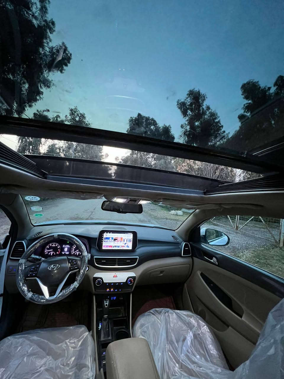 هيونداي توسان *********** (2019)HYUNDAI TUCSON
*********** وتساب
رقم اربيل جديد وهزة جديد
حجم المحرك : 2000 دوش 
وارد خليجي صفر اربيل 

الحالة : جاملخ وباب خلفي صبغ بدون داوخل بشرط بجم كبس خلفي كبس 
•سيارة نضيفة كلش 

•الممشى :76  كم km 

المواصفات :
بنوراما 
بصمة تشغيل 
بصمة عدد 2
ابواب بصمة 
يدات نيكل  
كشن كهرب 
مرايات شفط 
مرايات اشارة 
شاشة اندرويد 
شاحن لاسلكي 
مودات قيادة 
ثلاثة انظمة sport,eco,comfort
مثبت سرعة 
تحكمات ستيرن 
حساسات امامي
حساسات خلفي 
لايت لد
بك لايت لد
لايت عدسة متحركة 

تبريد تدفئة قطعتين خلفي
كاميرا خلفية دوارة
 ويل كروم 

📍مكان السيارة : اربيل
