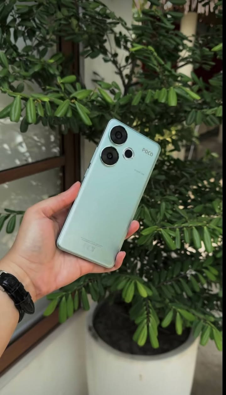 سلام عليكم
بوكو F6 ذاكرة 512 والرام 24و120 فريم بطارية 5000 
نضافة 100/100 مع كامل ملحقاته .. مراوس بايفون حسب النضافة 
رقمي واتساب ***********
