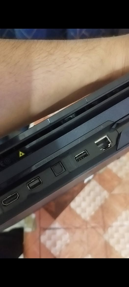 جهاز بلي 4برو مهكر نظيف جداً ما مفتوح نهائياً 
ذاكرة الجهاز 1TB + هارد خارجي موسع 500GB ويدات ثنين وحدة أصلية ووحدة تجارية  كامل غراضة الاصليه بدون كارتون السعر 360 
مكاني نجف حي ميسان ما عندي توصيل


**إذا كنت صاحب هذا الإعلان وتريد حذفه لأي سبب، رجاءا أرسل رسالة إلى الدعم الفني**