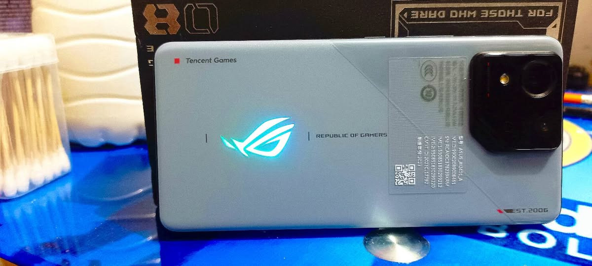السلام عليكم شباب، متوفر للبيع هاتف Asus ROG Phone 8🔥

 الجهاز غني عن التعريف، أقوى جهاز للالعاب وبحالة ممتازة جداً🔥

المواصفات الأساسية للجهاز:

المعالج: Snapdragon 8 Gen 3 معالج خارق بتردد 3.3GH ومزود بمعالج رسوميات Adreno 750  (يشغل أقوى الألعاب بأعلى دقة وسلاسة 120 فريم وبدون أي لاك)🔥

الذاكرة العشوائية (RAM): 16GB (أداء سريع جداً بالتنقل بين التطبيقات والالعاب الثقيلة)🔥

ذاكرة التخزين: 256GB🔥

الشاشة: AMOLED بتردد 165Hz بصمة مدمجه بلشاشه + بصمه وجة (سلاسة خيالية واستجابة سريعة جداً باللعب)🔥

النظام: أندرويد 14 (أحدث إصدار)🔥

البطارية: 5500mAh 65 wوتدعم الشحن اللاسلكي السريع🔥

الصوت: سماعات ستيريو محيطية مجسمة ونقية جداً🔥
الكامرة : فويه جدا تصوير 8k ٣٠ فريم وال4K ٦٠ فريم 🔥

ملحقات ونظافة الجهاز:

الجهاز نظيف جداً وأخو الجديد (مثل ما موضح بصورة النظام)🔥

[ويا كارتونته والشاحن الاصلي ].

السعر: [ قيم بما يرضي الله ] (اني العام اشتريته بمليون و ٤٠٠).
المكان: بغداد / [ حي الجهاد/ حي الاساتذه].

المتواجدين والشراية الي يعرفون قيمة هذا الوحش، الي يحب يستفسر يراسلني خاص أو يتصل على الرقم: [ ***********
*********** ].
متوفر واتساب أيضا
