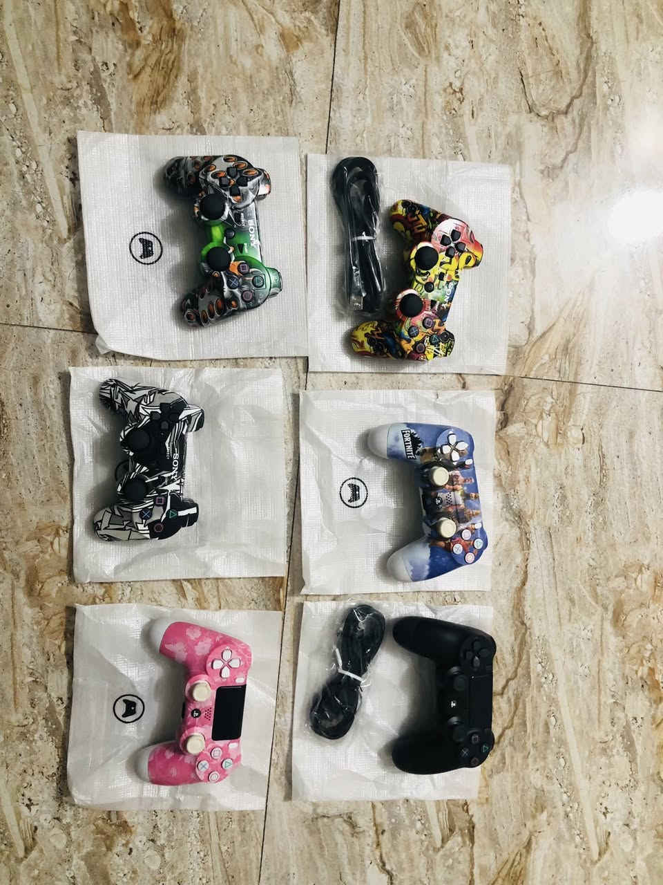 سلام عليكم مجودات جوستيكات بلي4و3جمله ومفرد وياهن كيبل شحن خاص الاستفسار عن اي شي ***********واتساب فقط
