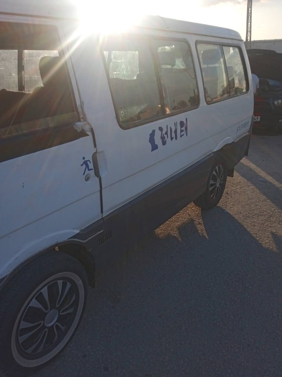 السلام عليكم اخوان سياره للبيع بس تحملهم رقم انجليزي سعر مالتها 32 وبيها مجال وهذا رقم تليفوني مكانه بابل القاسم *********** شرط جير ومكينه حداديه تخم تاير مشروطات
