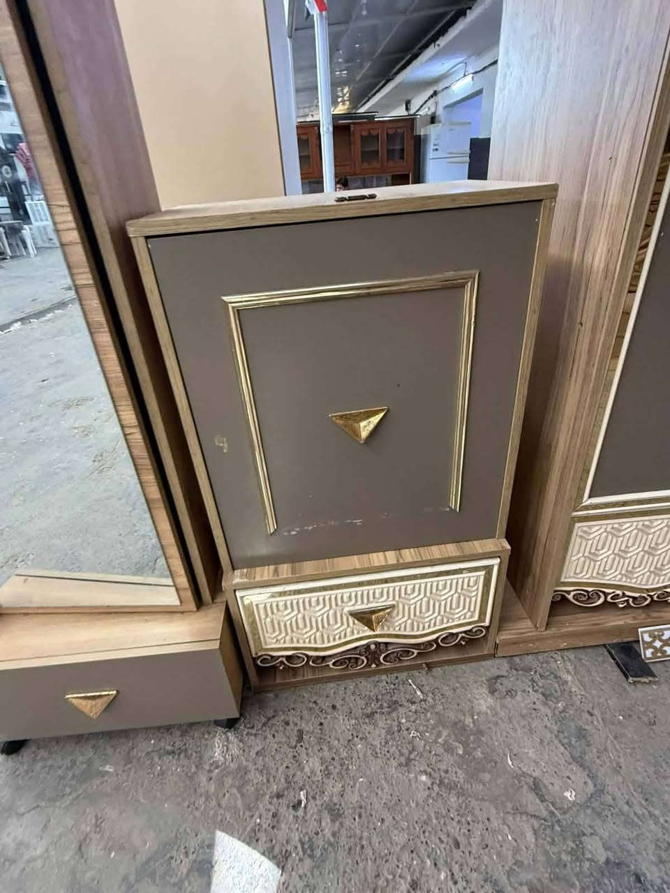 مع  أجمل غرف التركي على مستوى العراق 
 بأصدار فخم جدا 
 بكوالتي عالي جدا 9قطع 
نظافه 90/💯
السعر 900فقط 
 خدمة توصيل داخل بغداد مجانا 
للتواصل خاص موجوده


**إذا كنت صاحب هذا الإعلان وتريد حذفه لأي سبب، رجاءا أرسل رسالة إلى الدعم الفني**