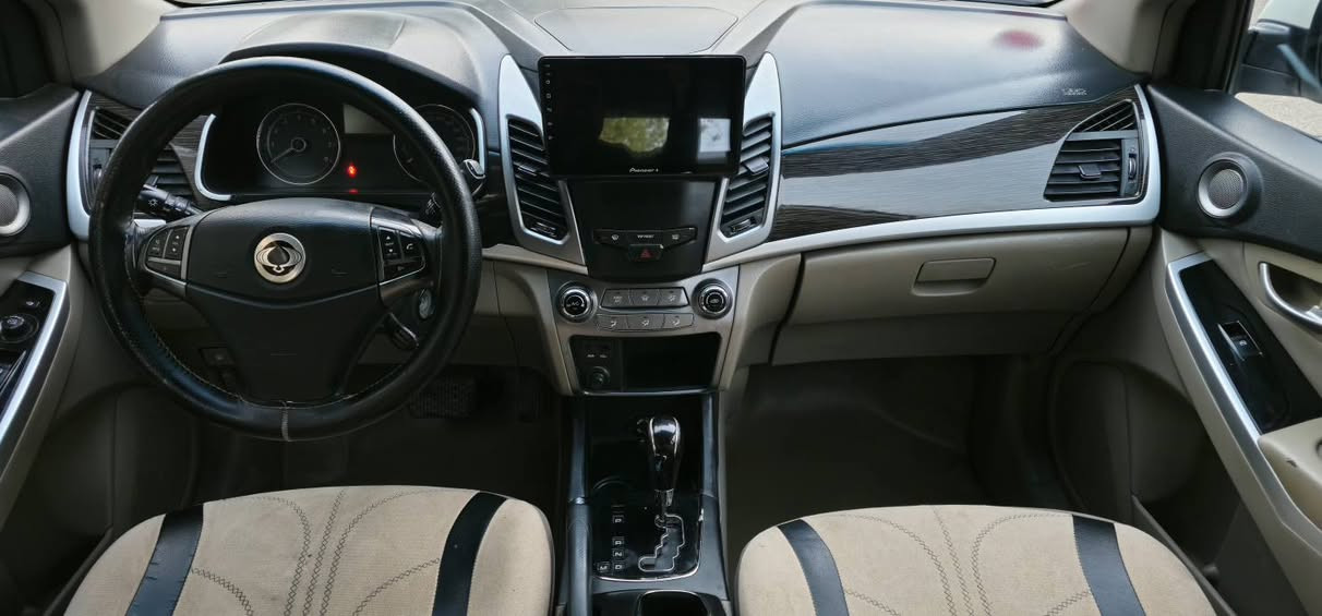 سانگوێنگ کۆراندۆ 2015فول مواسە فات مەکینە 20سلایت دەبڵ ئەکسل ئاوێنە شفت سەنەوی بەسەرچوە بەڵام هەزەوڕەقەمی تازەیە نیودەرگای سایەقی بۆیاخە پەڵەیە ساردی هەیە سعر{92}***********
