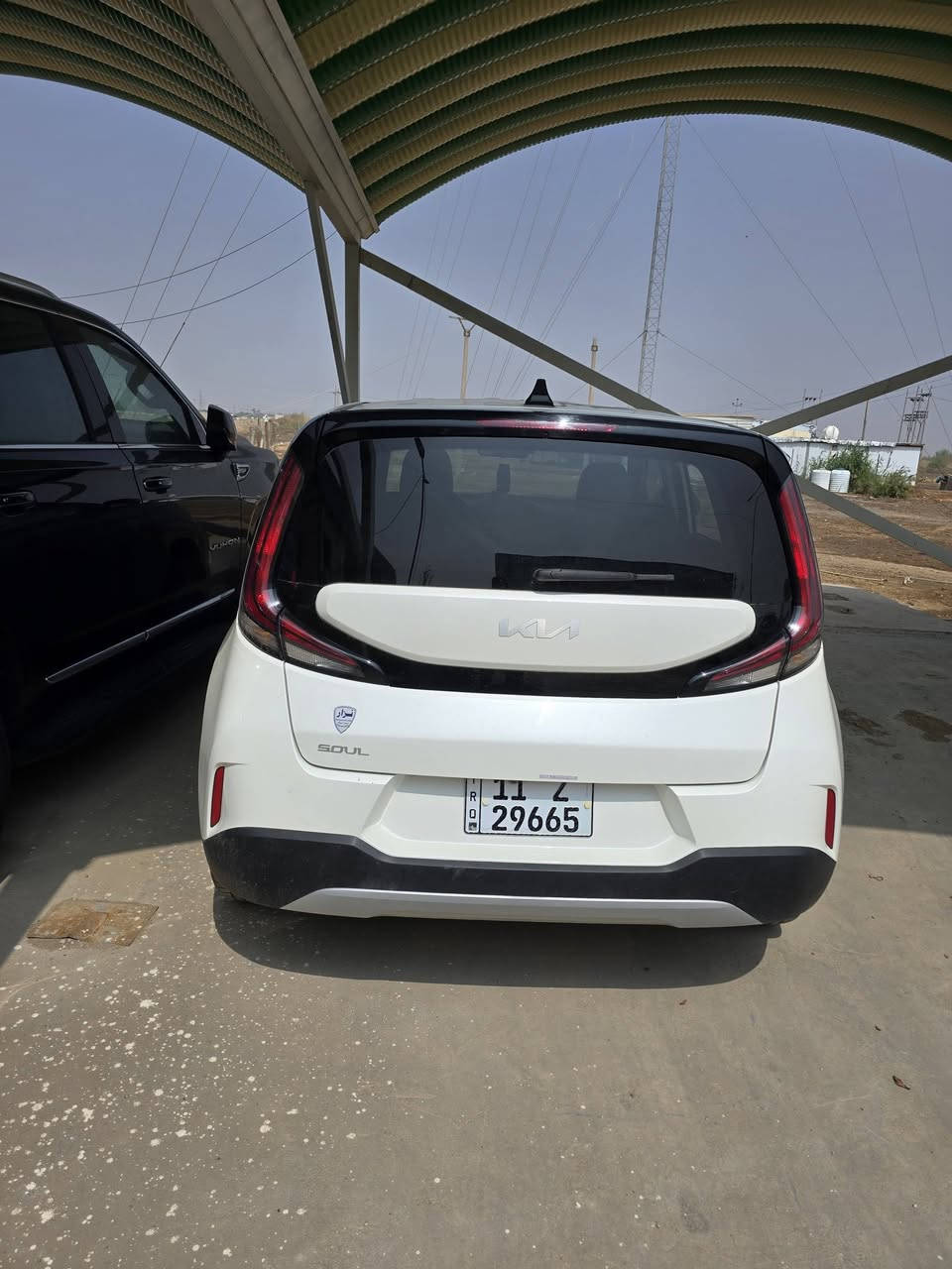 السلام عليكم كيا صول 24 وارد امريكي سياره كفاله ضربتها موضحه بلصوره جاملغ لأيسر ايرباك ستيرن فقط وراجع بلاد سياره احله من صوره ماشيه 30مايل رقم بغداد سياره احلى من صوره بهواي سعر خاص .*********** موجود وتساب
