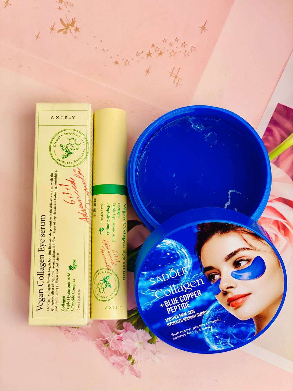 ✨ وداعًا للهالات والتعب تحت العين ✨

إذا تعانين من الهالات السوداء أو الانتفاخ تحت العين، هذا البكج راح يغير شكل عيونج 👇💙

💙 سيروم Axis-Y Vegan Collagen Eye Serum  
يغذي منطقة تحت العين ويقلل الخطوط والهالات ويرطب البشرة بعمق.

💙 ماسك العيون SADOER Collagen + Blue Copper Peptide  
يرطب ويشد منطقة العين ويعطي إشراقة ونضارة فورية ✨

النتيجة مع الاستخدام 👇  
👁 تقليل الهالات السوداء  
👁 ترطيب عميق لمنطقة تحت العين  
👁 تقليل الخطوط والتعب  
👁 نظرة مشرقة وشابة


**إذا كنت صاحب هذا الإعلان وتريد حذفه لأي سبب، رجاءا أرسل رسالة إلى الدعم الفني**