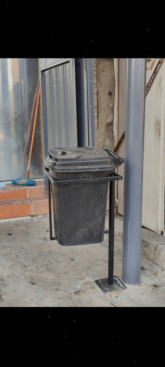 ستاندی خۆڵ کامل ئاسن ئێستا بە ٢ جۆر بەردەستە .ستاندی دیوارەکە ٨هەزار .ستاندی عەرزیەکە ١١ هەزار.ڕێگرە لەبڵاو بوونەوەی خۆڵەکانتان لەباو پشیلە ناتوانێت بڵاوی بکاتەوە مەنزەرەییەکی جوان بەماڵەکەت دەبەخشێت.سلێمانی خەبات نزیک قوتاب خانەی قەندیل گەیاندنمان هەییە بۆسەر جەم شارە کان .وەتس ئەپ ڤیابەر ***********_***********.گەیاندن بۆشاری سلێمانی ٢ هەزارە .بۆ شارەکانی تر ٤ هەزارە. السليمانية, العراق
