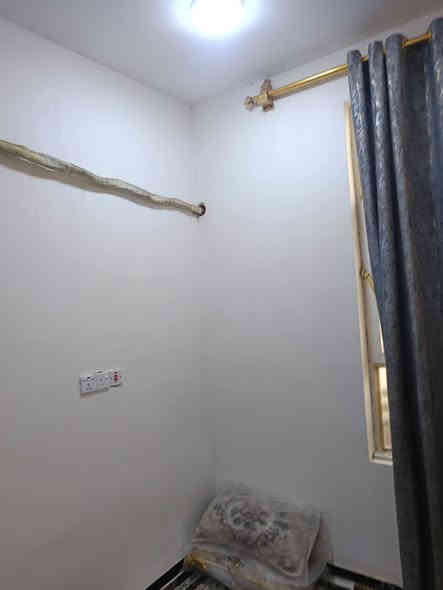 محافظة بابل مركز المدينه
دار سكن طابو صرف  للبيع المساحة 150م مربع بناء غرفتين نوم +كلدور +مطبخ +استقبال +صحيات +صاله فوك ٨×٣
جديد العنوان حي المهندس مقابل مدينة العاب ارض بابل عبر شارع 80 بالفرع الثالث عرض الشارع 15متر
المساحة 150متر مربع 
الواجه 10متر 
النزال 15متر
عرض الشارع 15متر 
بناء جديد 
للااستفسار اكثر اتصل على الرقم
👇👇👇
***********
‏***********٠
