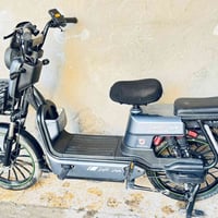 دراجه شحن للبيع اوًمروس  بالدراجه بطاريات جديده  ‭0774 204 9642‬