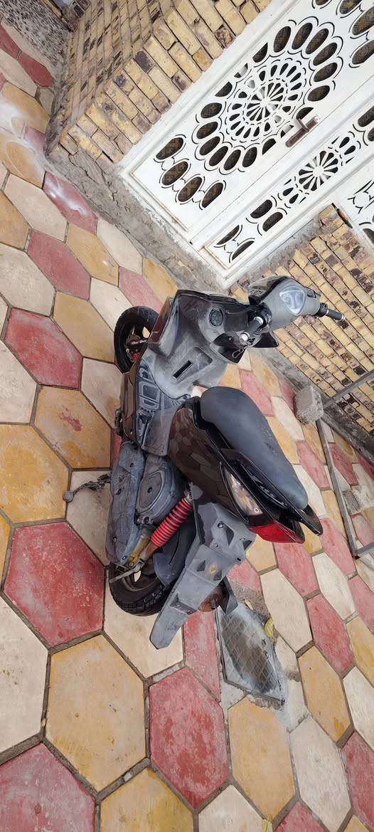 السلام عليكم عندي ماكس مضلع نازل حديث  اي نقص ما بيها تجي تشوف بعينك كهربائيات كلها شغالهه دراجه بلاديه ما مفتوحه بلاديه برغي ما مفتوح بيها كلها بلاديه ختم واحد ويا مكينه دراجه خير من الله شلعه معدل  تشك الكاع             تجي وتشوف بعينك كلها بلاديه اشاير شغالات كلج مال سرعه شغال كلج مال بنزين شغال سعر700وبيه مجال ***********
