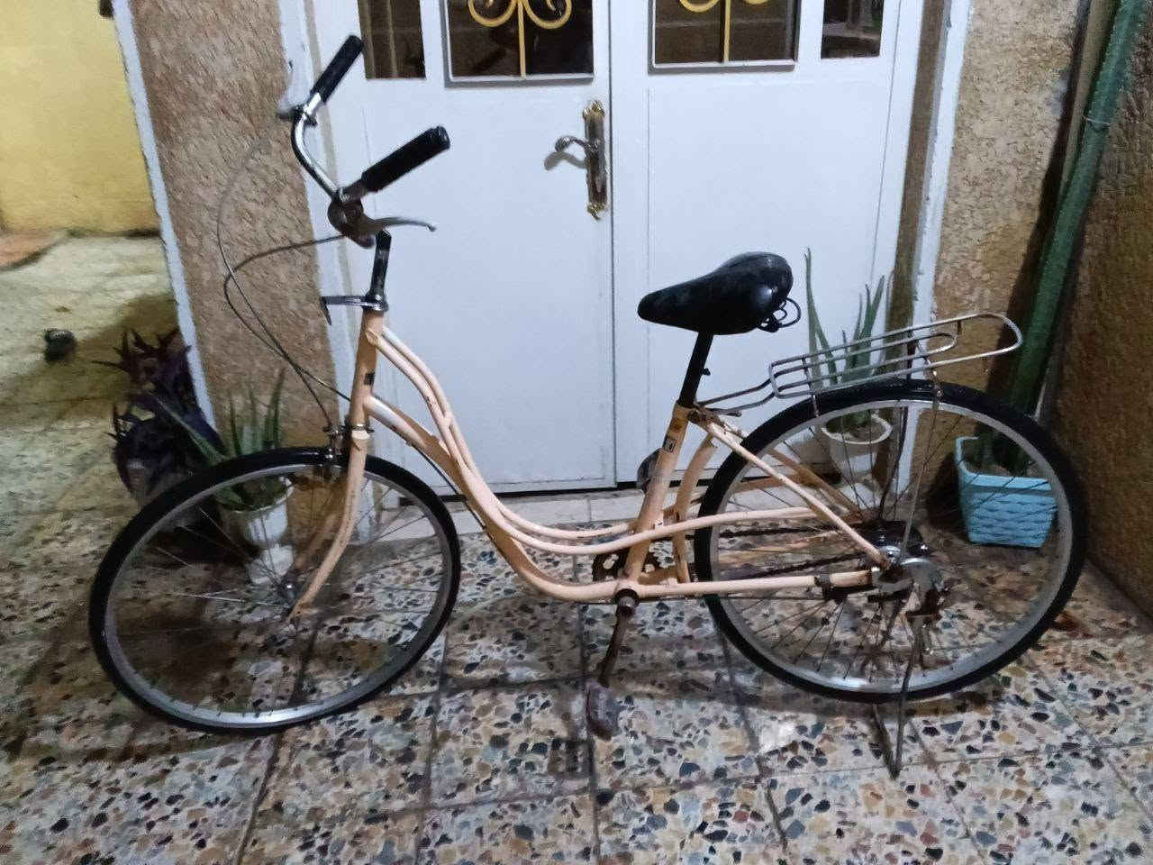 بيسكل بناتي بطة حجم 26 السعر 40وبي مجال للاستفسار خاص او***********
