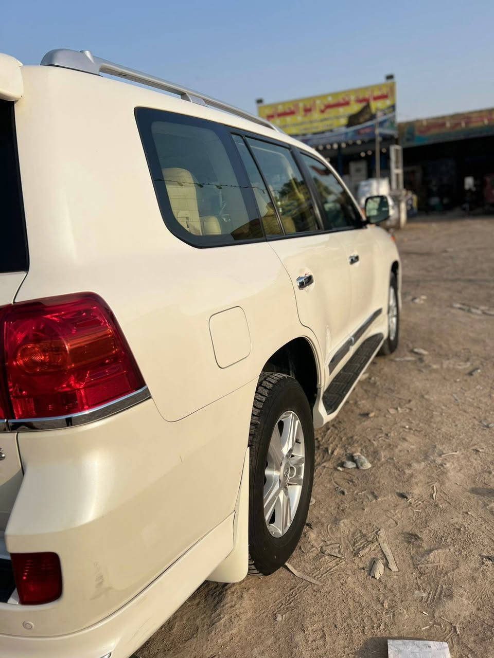 السلام عليكم لاندكروز بريم 
سعر ٤١٥
مديل 14 رقم بغداد ماشيه 175 الف محرك 6
ملاحضه صبغ ربع دعاميه
حديد مكفول من صبغ
بيه بارد قليل  مكانه بغداد النهروان  ***********
بيه سونارات ثنين ونته من حقك تفحص سونار
