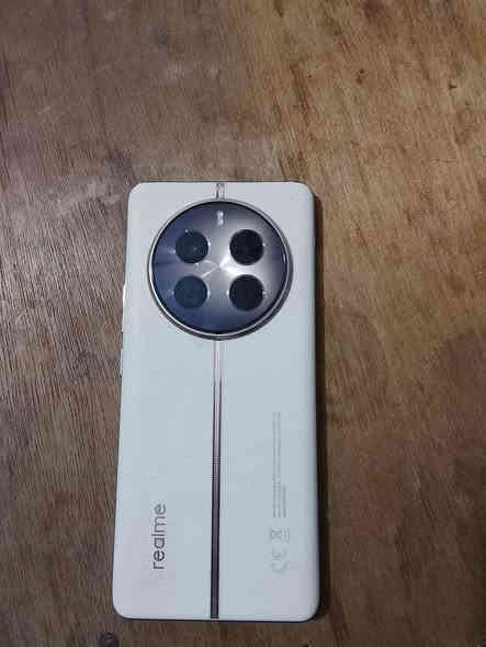 السلام عليكم ريلمي 12 للبيع مكفول كفاله عامه ذاكره 512 سعر 300 الاتصال ***********
