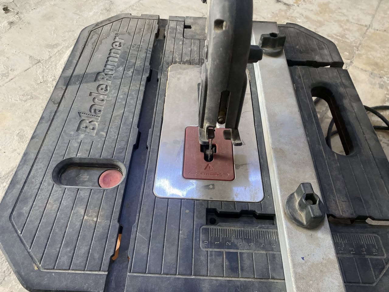 السلام عليكم ورحمة الله وبركاته
عدد يدويا للبيع  نظيفة استخدام منزلي شلعة وحده مكانهم بغداد الكرخ 

1- منشار تخريم منضدي ماركة وركس الغنية عن التعريف استعمال منزلي 

2- كت دريل 1/4 امباكت شركة ريوبي اليابانية الغنية عن التعريف 18 فولت 

3-بطاريات عددٍ إثنين 18 فولت  5 امبير ليثيوم 

4-شاحنات عدد اثنين شركة ريوبي 18 فولت 

5-كابسة خشب من 10mm الي 38mm شركة ريوبي 18 فولت 

6-مسدس بسمار خشب من 19mm الي 65mm شركة ريوبي 18 فولت 

الإتصال واتساب ***********
