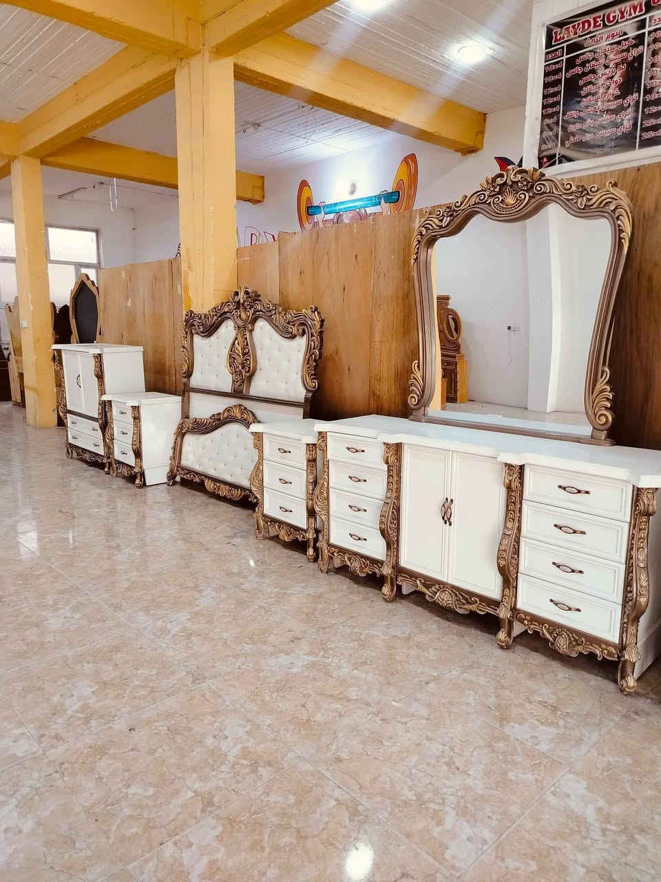 ‏السلام عليكم غرفه استخدام اسبوع عنوان واسط العزيزيه شارع التربيه يوجد واتساب .‏‪0782 598 8385‬‏
