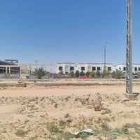 للبيع قطعه ٢٠٠متر واجهه ٢٠ متر وشارع ٢٠ متر ركن على الحديقه وركن ثاني ...