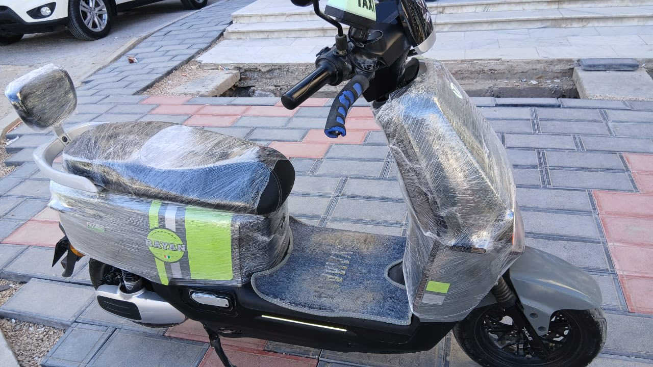 سلام عليكم دراجه شحن البيع دراجه بعدهي شركه بطاريات جدد تعال وفحص المواصفات خير من الله حته البلوتوث بيهه مثبت سرعه وبك ترجع  كلشي بل دراجه شغال  شركه الريان غنيه عن التعريف سعر 700 فقل المكان نجف شارع الروان الرقم *********** وتساب فقط
