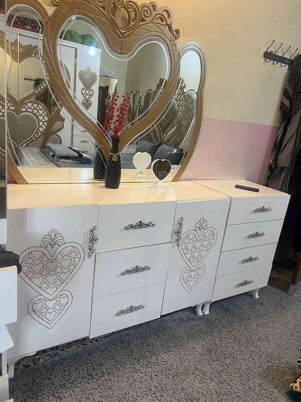 غرفه تركيه للبيع نضيفه كلش وسعرها مناسب للاستفسار ***********او مراسلة الصفحه
