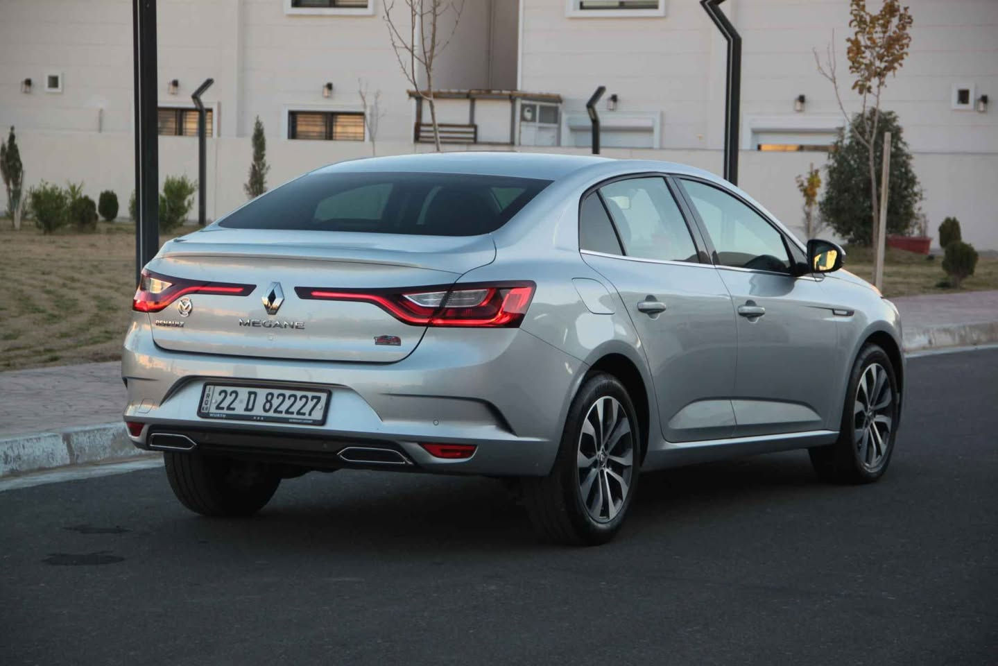 السلام عليكم 

للبيع 
Renault Megane 2023

السيارة ماخذهة زيرو على ايدي ما بيها قطرة صبغ

_ السيارة ماشية 62 الف كيلو 
_ شاشة 
_ كامرة خلفية 
_ حساسات خلفية
_ مثبت سرعة 

و باقي مواصفات اليمجان المعروفة 

السيارة مكانها اربيل 

السعر : 135 ورقة

للتواصل 
*********** أربيل, العراق
