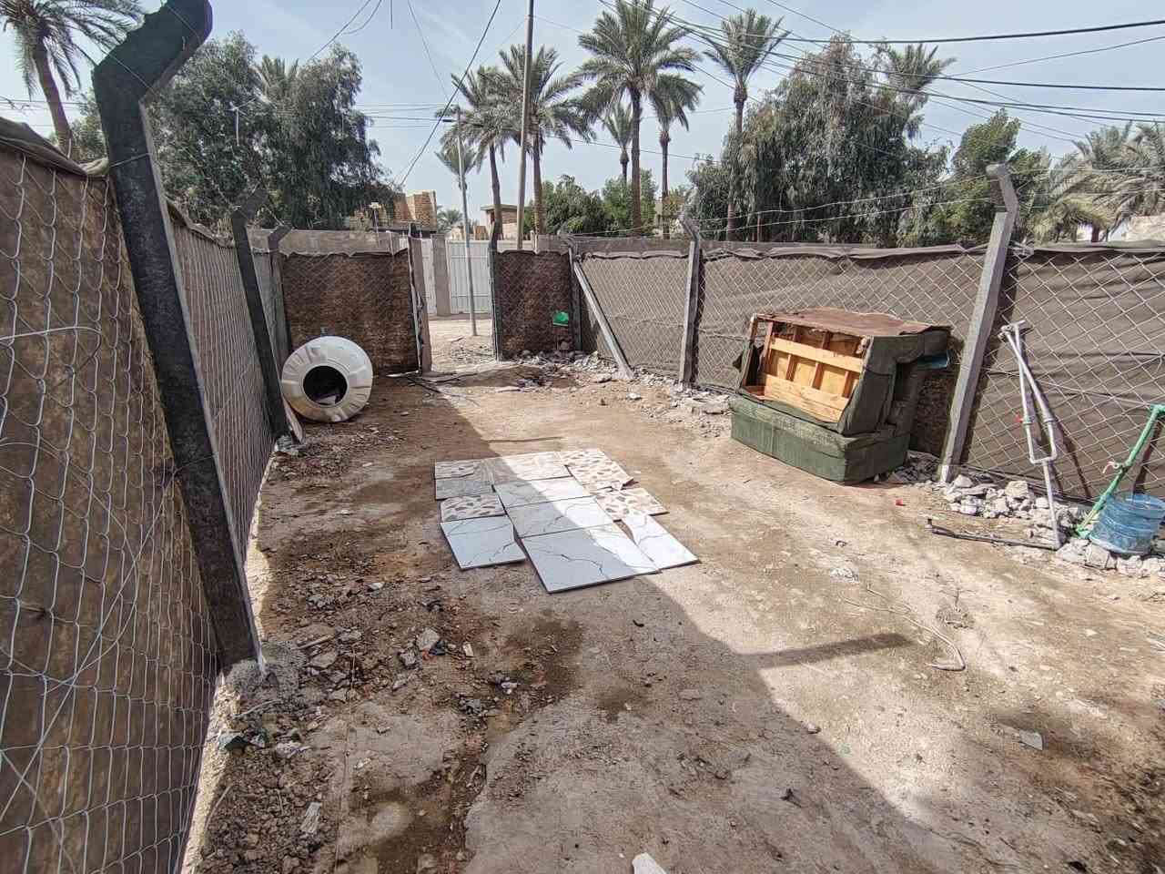 سلام عليكم بيت مساحتها 100 نزال 30 عنوانه قرب مدرسة عمر عبد العزيز شارع 80 السعر 8 وبي مجال قليل رقم
 رقم الهاتف ***********
