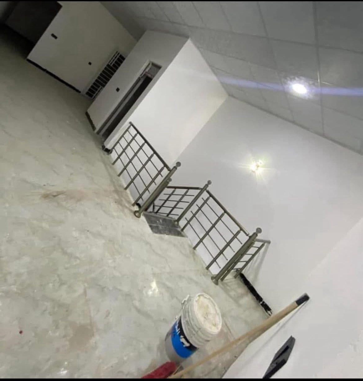 دار للبيع حي الصديق الاولى
مكتب دور الموصل للعقارات  ////مقابل باب كلية طب الاسنان
قريب عن المول الخيرات 
بيت للبيع او للمعارض مع بيت حي الحدباء او بيت قديم 
 الموقع بيت قريب الشارع العام الرئيسي عن سايدين مرطبات البحرين  في بيت حي الصديق105م  طابقين البناء 2025طابوزهور السند الأصلي باسم دكتورة  شرط تحويل  او قرار تمليك ((للمشتري الجديدة )) البيت فارغ البيت ***********//***********////***********
