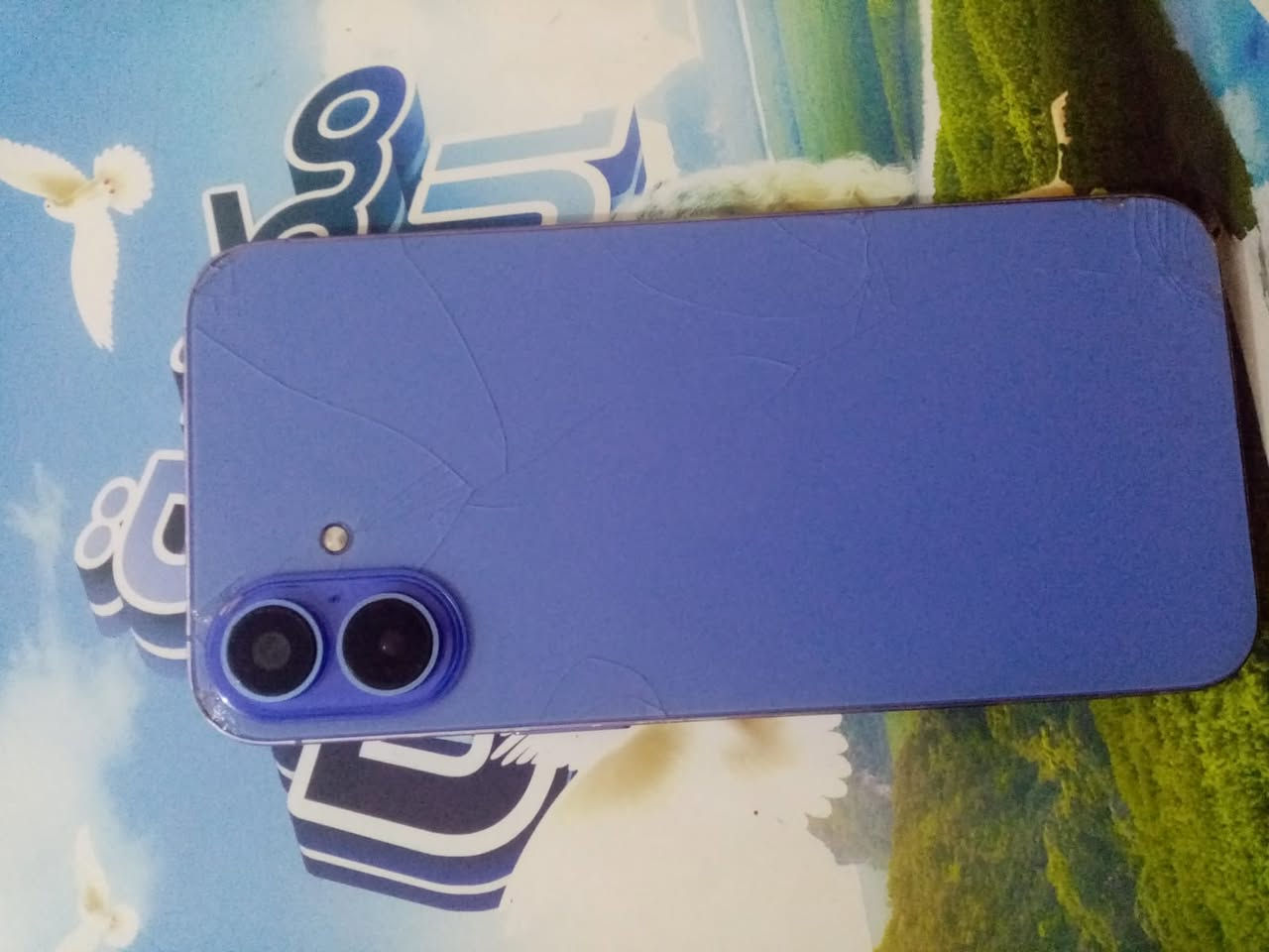 ايفون 16 #مقلد جهاز نضيف مابي شي بس الضهر مالته مفطر بطاريه 100 السعر 95 بي مجال قليل ***********
