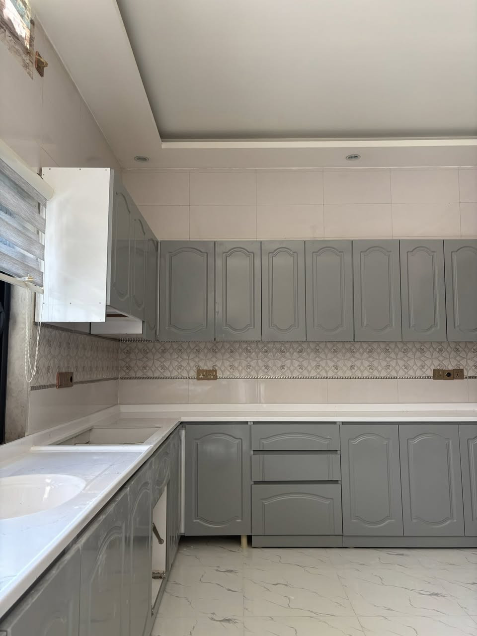 عروضضض بمناسبه عيد🔥🔥🔥🔥

 🟩 الأخوين للمطابخ

✨ صمّم مطبخ أحلامك… بجودة تُشاهدها وراحة تعيشها ✨

🫳🏻خشب أم دي إف هيكل الأمنيون سراي درجه أوله أبواب خشب بالون بريس سعر متر 150$ دولار فقط

💎كاونتر الامنيوم سعر متر 125 فقط 

🖇️مرمر تركي سعر متر 65$

🤌🏻وضمان خمس سنوات لكل مطبخ

📐 تفصيل حسب الطلب بدقة عالية
🛠️ خامات عالية الجودة – ألوان متعددة – مفصلات بضمان
🚚 توصيل وتركيب مجاني داخل المدينة
🎁 عروض خاصة ومفاجآت مستمرة!

📍 الموقع: شارع حسابات – مقابل مدرسة تفوق الأهلية
📞 للحجز أو الاستفسار: راسلنا على الخاص أو واتساب مباشرة

الرقم: ***********

🫴🏻 ومع كل مطبخ هديه 
*ساحبه
*ميز طعام
*متر ونص مرمر
*طباخ منضدي

📸 شاهد أعمالنا في الصور – واقعية 100% من تنفيذنا
